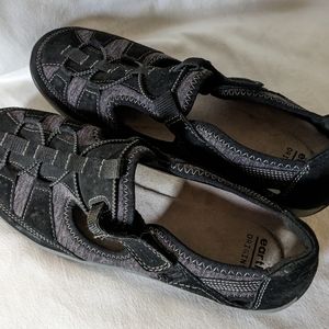 Earth Origins Suede Adjustable Sport Slip-On in Black - Size 9.5 wide!  …